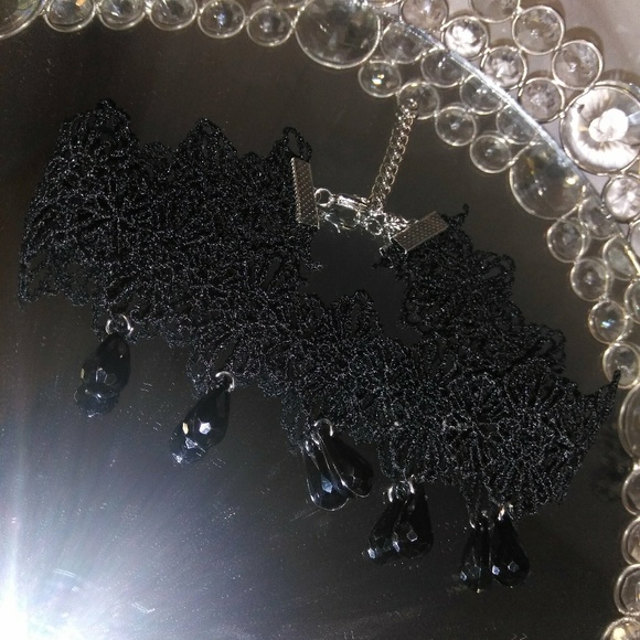 Lace Choker - Picture 2 of 4